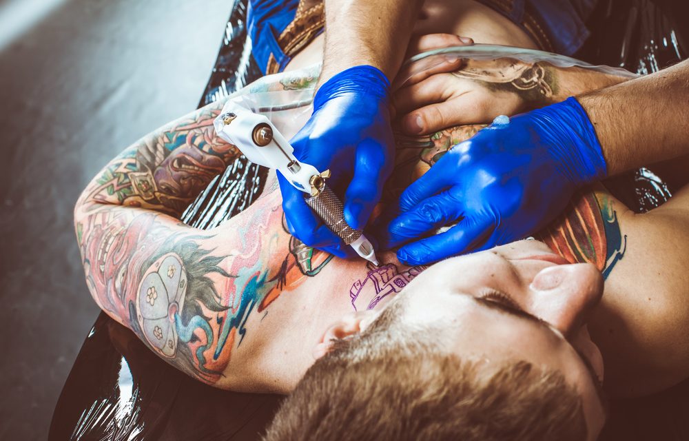 Tatuajes, qué saber antes de hacértelo; la salud lo primero