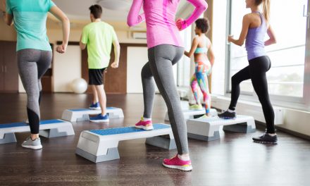 Los beneficios del step, el ejercicio para glúteos y piernas tonificadas
