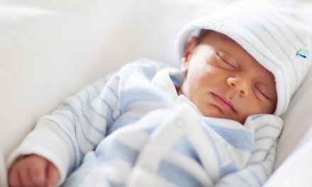 Cómo cuidar un bebé prematuro, primeros días en casa