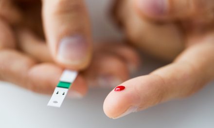Sescam aborda con asociaciones de diabéticos ampliar la gratuidad de los sistemas de monitorización de glucosa