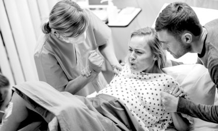 ¿Por qué se produce tanto dolor en el parto? La evolución tiene la respuesta