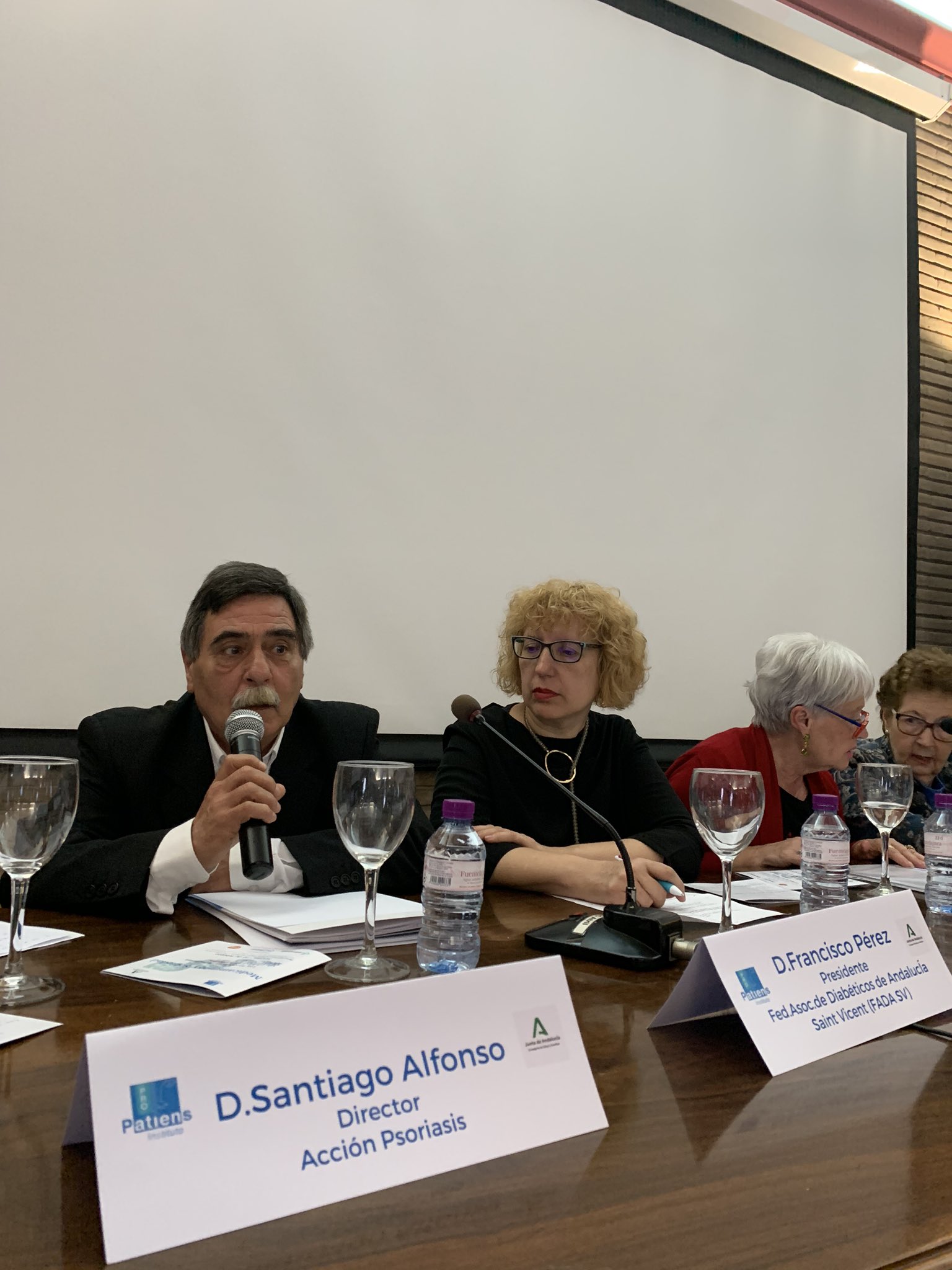 ERsRoWOWoAAzBQG - El Instituto ProPatiens celebra en Sevilla la “Jornada Medicamento y Sociedad: Las Asociaciones de Pacientes en Andalucía”
