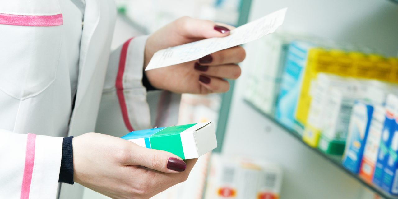 EL CGCOF proponen dispensar medicamentos hospitalarios en oficinas de farmacia