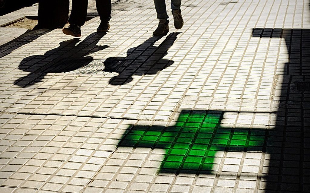 Las farmacias entregan medicamentos a domicilio a los pacientes más vulnerables
