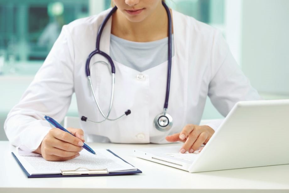 Médicos de Atención Primaria piden ser el «eje del sistema sanitario y la gestión del crónico»