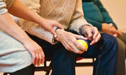 Unas 200.000 personas con Alzheimer o demencia han dejado de recibir atención especializada