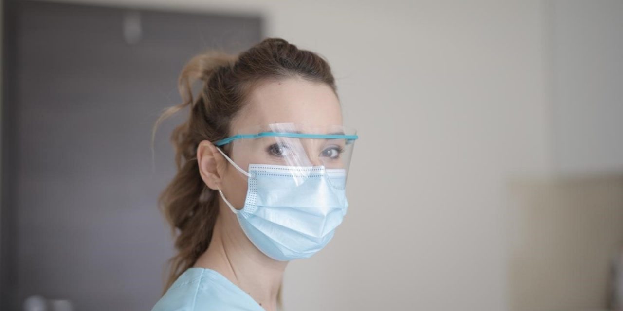 El 11% de los contagios entre sanitarios se ha producido en dos hospitales de Madrid y Barcelona