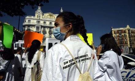 Amyts convoca huelga indefinida en hospitales por el «maltrato» de Comunidad de Madrid y Gobierno