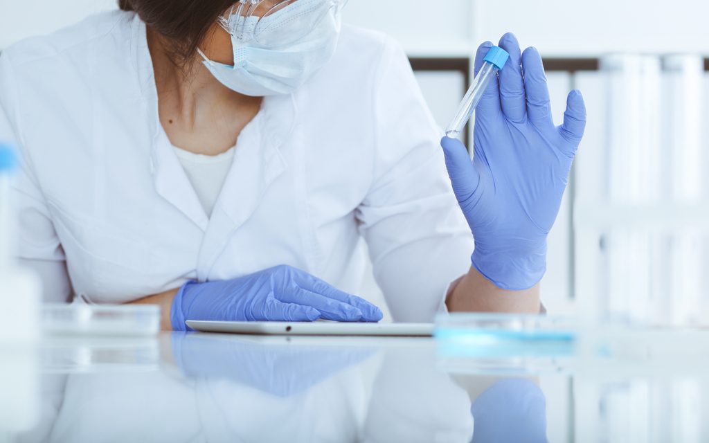 La industria farmacéutica resalta que la pandemia ha acelerado la digitalización de los ensayos clínicos