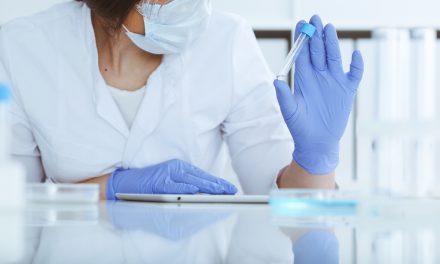 La industria farmacéutica resalta que la pandemia ha acelerado la digitalización de los ensayos clínicos