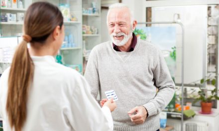 El 67% de los españoles acude al menos una vez al mes a la farmacia