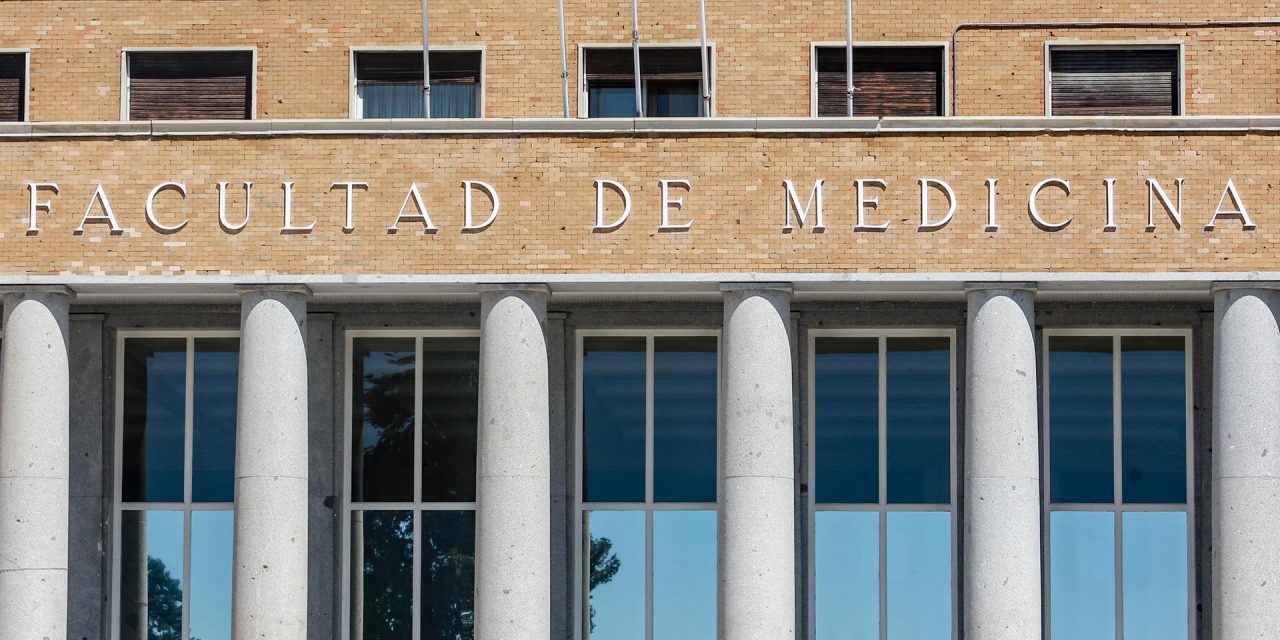 Los médicos se posicionan en contra del inicio de nuevos Grados de Medicina
