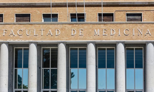 Los médicos se posicionan en contra del inicio de nuevos Grados de Medicina