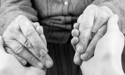 La importancia de «cuidar del cuidador» del paciente con Alzheimer