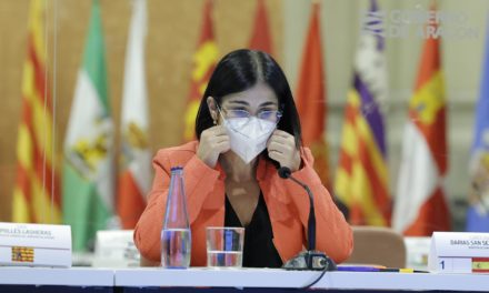 Darias afirma que el fin de las mascarillas en interiores llegará «más pronto que tarde»