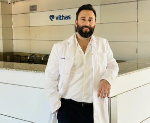 doctor Julio Munoz medico preventivista del Hospital Vithas Valencia 9 de Octubre 300x245 - Picaduras de garrapatas ¿qué hacer y cómo prevenirlas? "Se debe eliminar lo antes posible sin tirar ni rascarse"