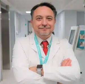 El jefe de Servicio de Neurologia del Hospital Universitario La Luz doctor David Perez Martinez 300x297 - La importancia del diagnóstico precoz del Alzheimer: Tratamientos más eficaces en fases tempranas