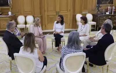 La Reina Letizia recibe en audiencia a representantes de la Asociación Española de Esclerosis Lateral Amiotrófica