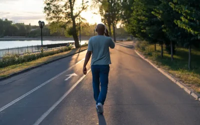 Caminar a ritmo rápido se asocia con menor riesgo de arritmias cardíacas, según un estudio en 420.000 personas