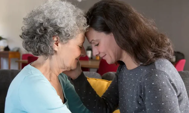 CEAFA reclama soluciones para paliar la soledad y el edadismo de las personas cuidadoras de familiares con Alzheimer
