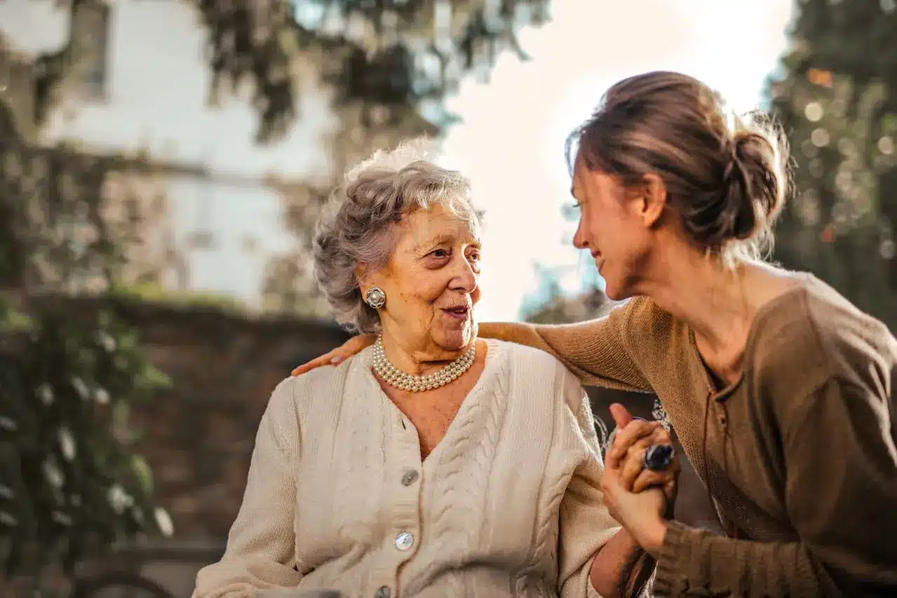 Cuidadores de personas con Alzheimer desarrollan problemas salud