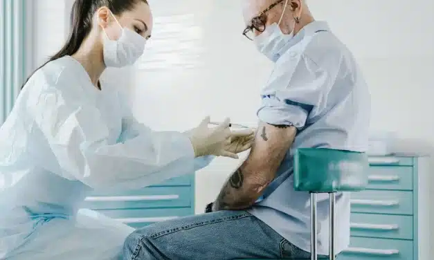 SEPAR, AEV y SEMG piden reforzar la vacunación en población de riesgo: gripe, Covid y neumococo