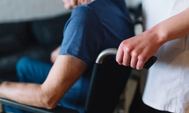 El Gobierno y las CCAA financiarán hasta 10.000 euros al mes para la atención 24 horas a pacientes con ELA