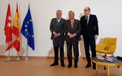 El neumólogo Julio Ancochea recibe el primer «Pulmón de Oro» en la II Convención Nacional de Pacientes Respiratorios de FENAER